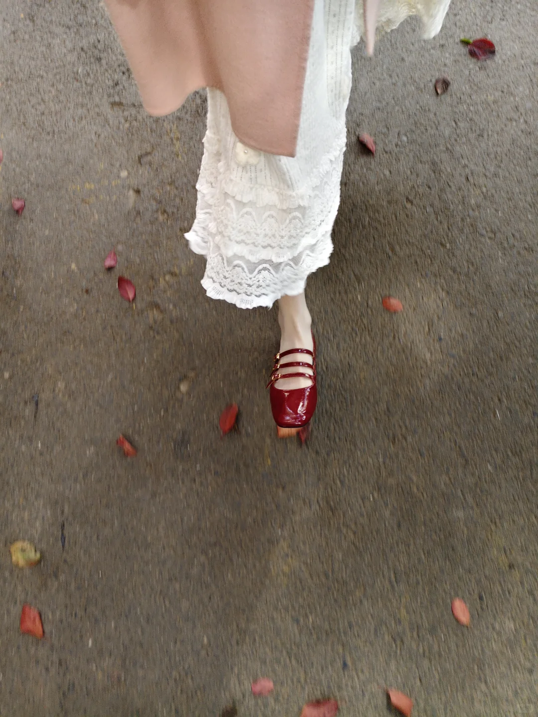 第一次穿白丝，不是小腿袜了