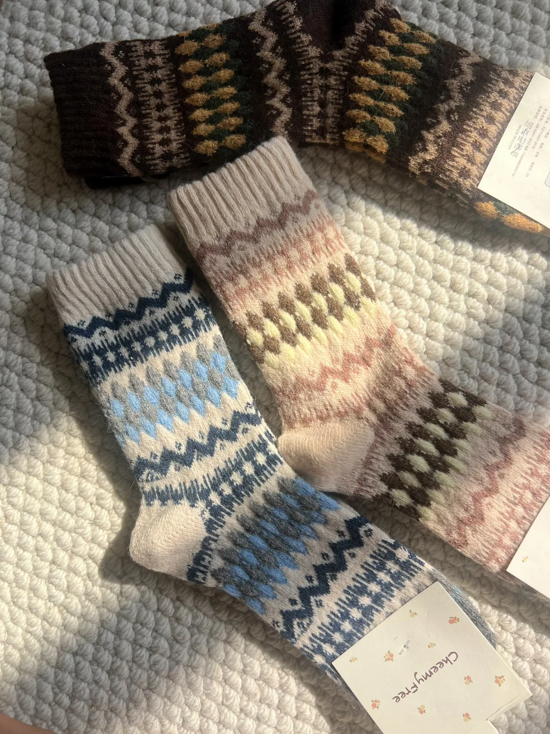 哇，真的好好看的一套袜子～