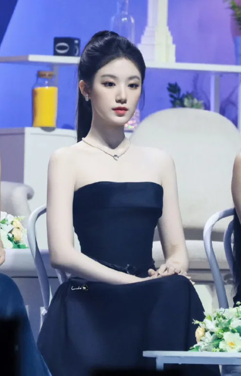 难怪。。都说她面相变了。。❤️