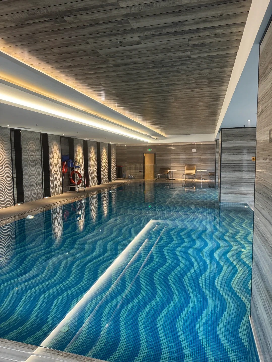 高新游泳女教练🏊