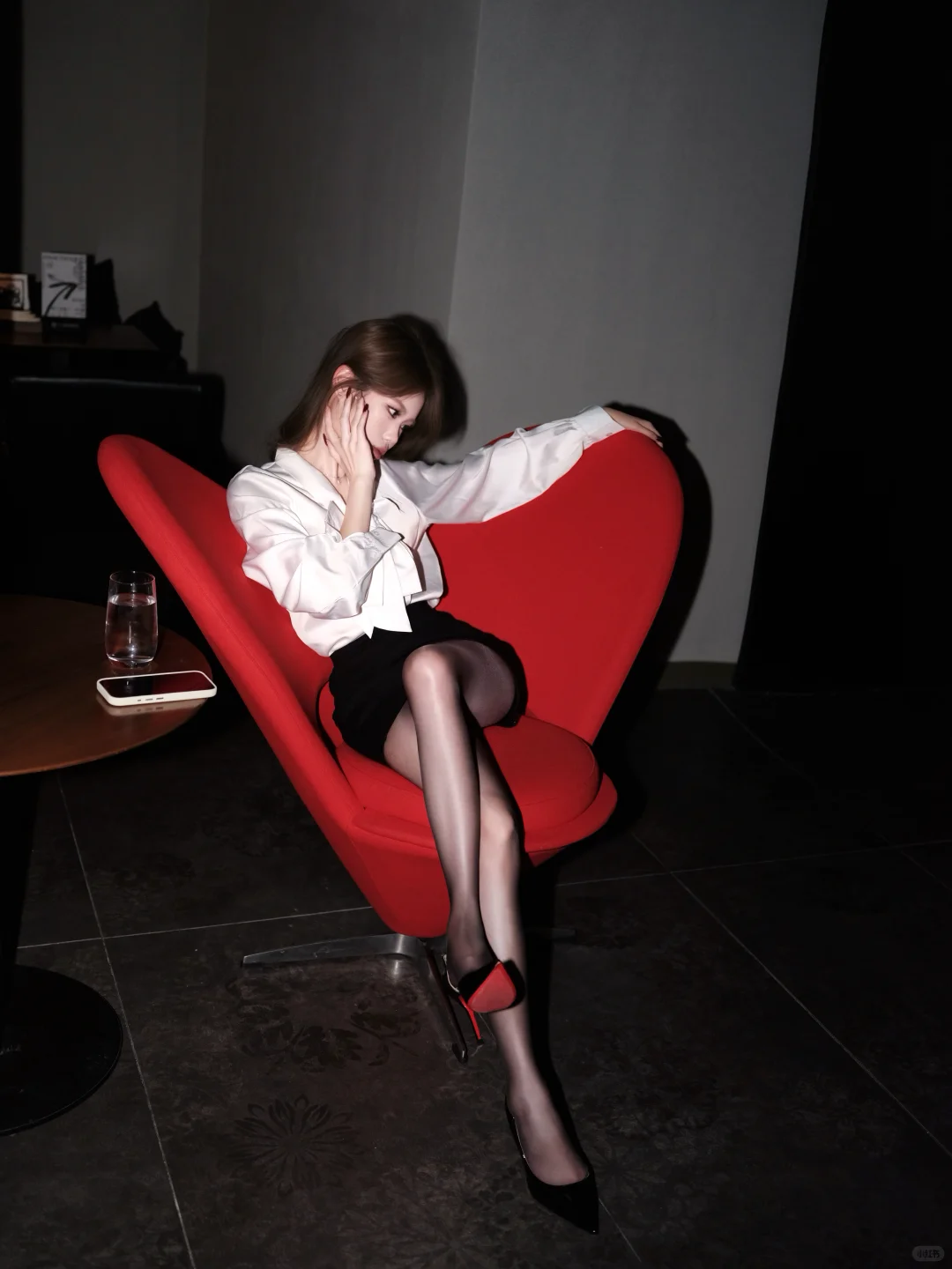 把红椅子拍的红红火火🔥