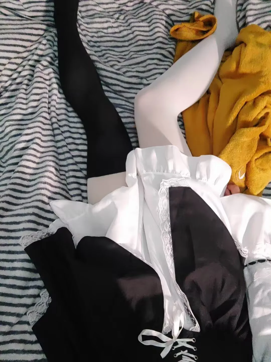 黑丝加白丝快乐加倍