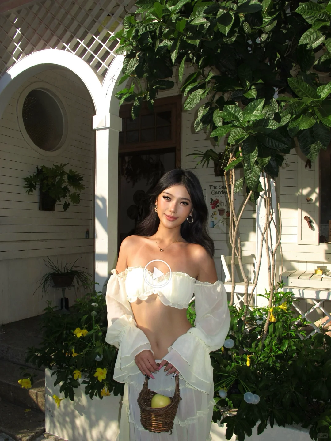 𝜗𝜚·˖⁺₊ ⸝⸝⸝⸝ Under the sunlight🍋