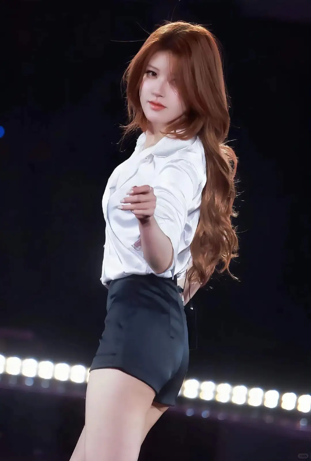 赵露思生日见面会御姐风十足简直直勾人心弦