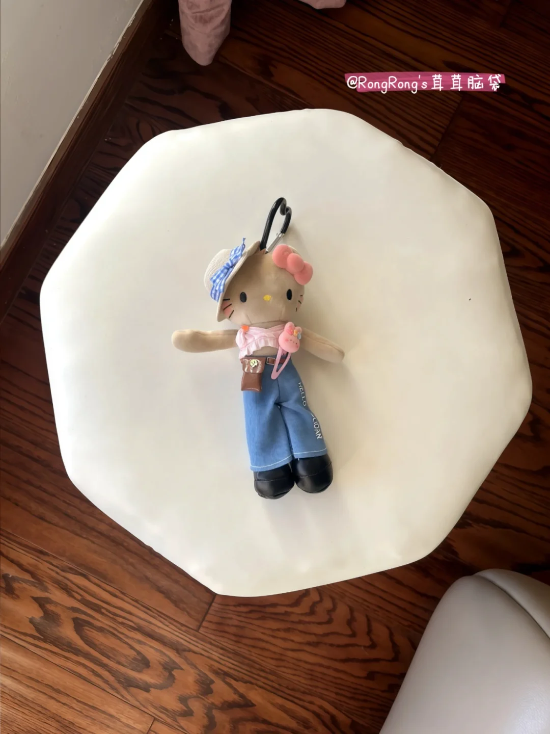 百变长腿hello kitty女孩子可以是任何样子