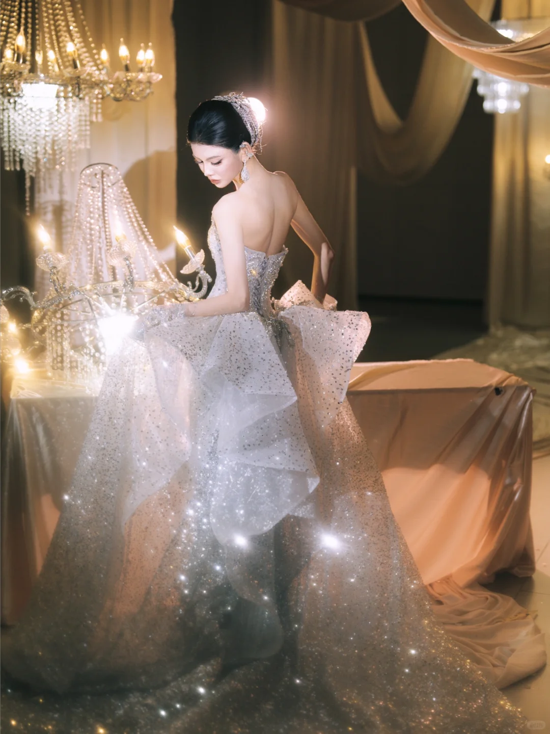 女明星feel❕这条仙奢满钻的腰臀比裙无敌了