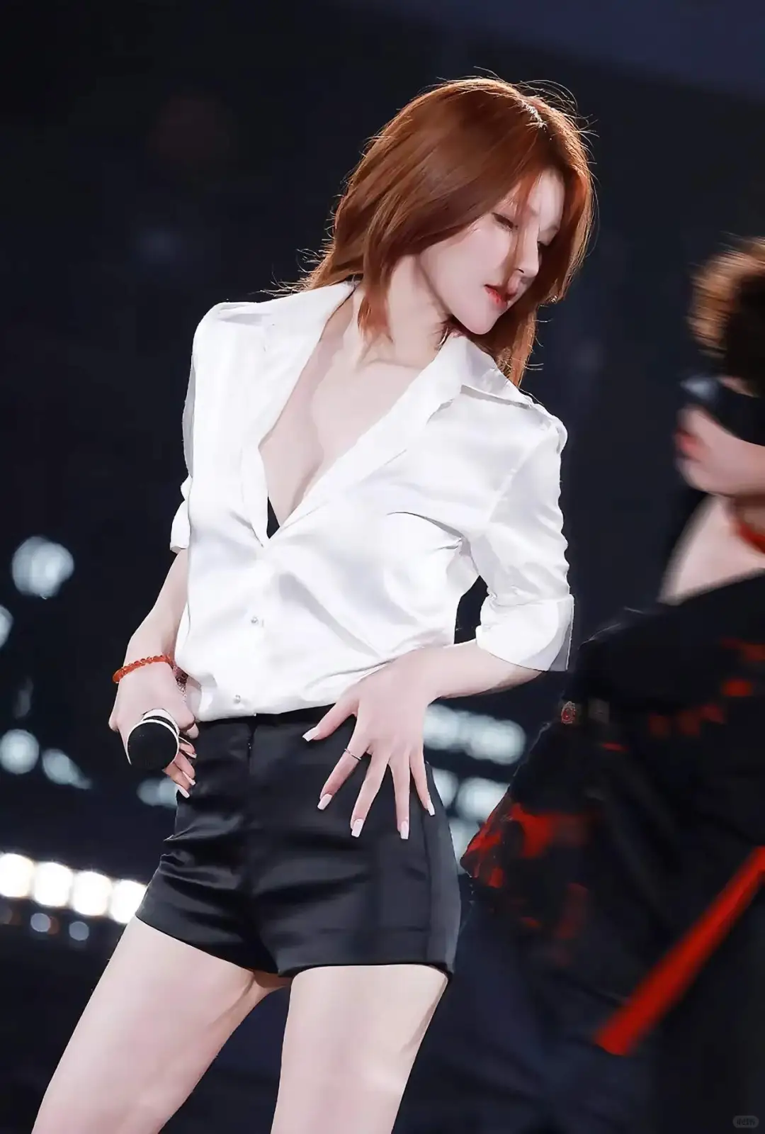 赵露思生日见面会御姐风十足简直直勾人心弦