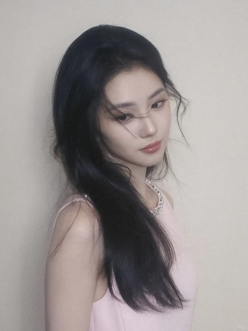 不得不说谋女郎都是明艳大美人类型！