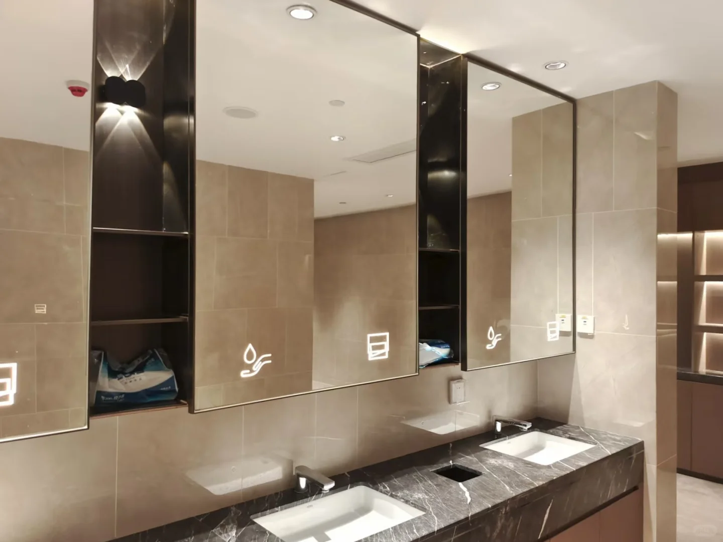 如果你也喜欢游泳 那我们就是好朋友