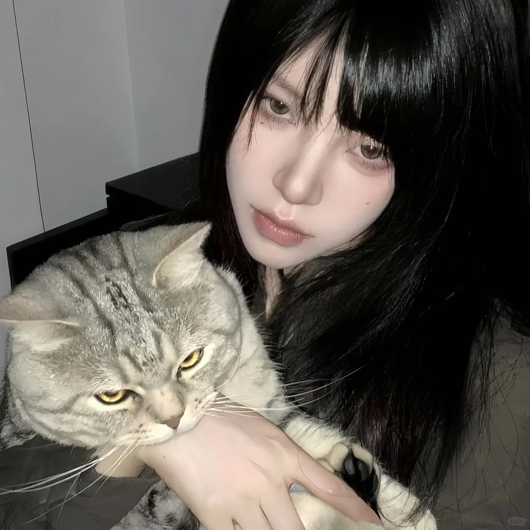 她不属于你的时候最迷人．