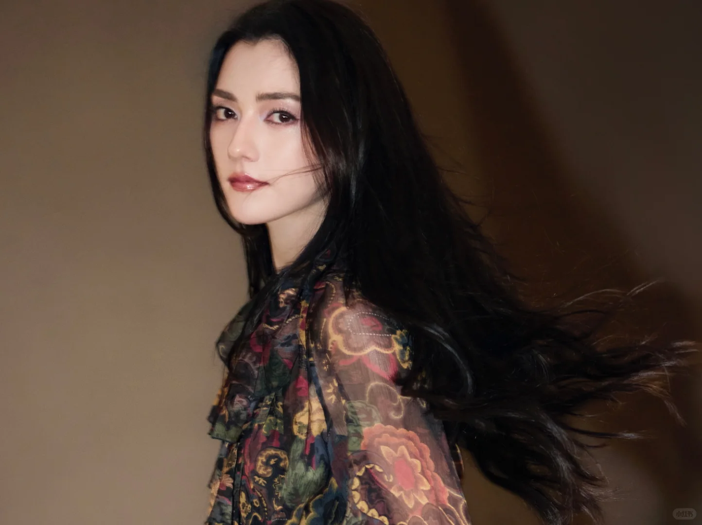 黑长直清冷美的娜然