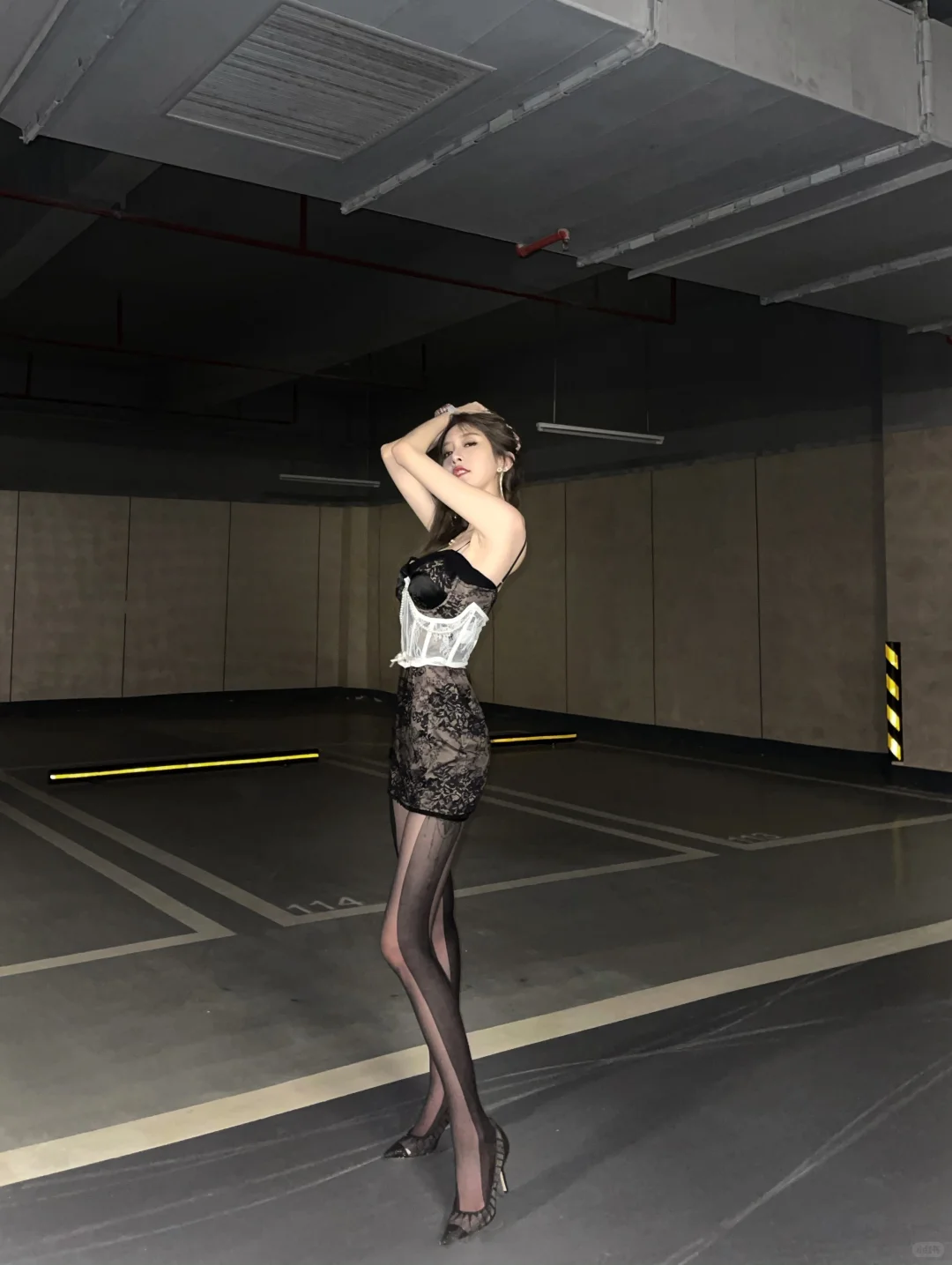 卓仕琳 | 御姐风吊带裙地库大片