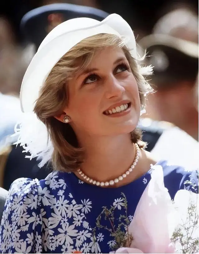 👑戴妃的珍珠｜优雅是她最温柔的“反叛武器”