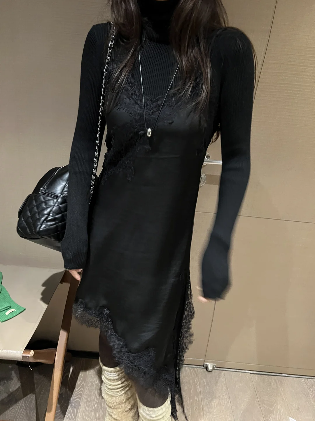 搭配小心机💫韩系小女人，吊带蕾丝缎面裙