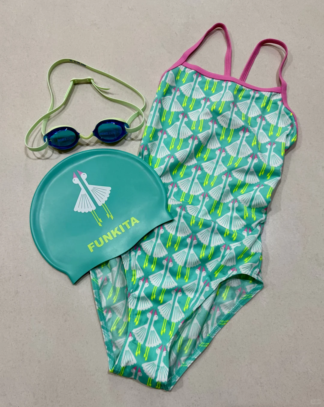 这件泳衣真的太少女了～～～