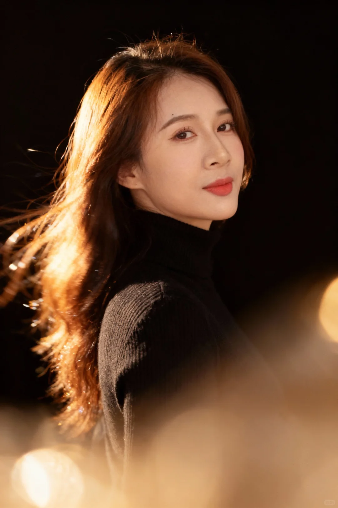 灯打在你脸上，美到发光～