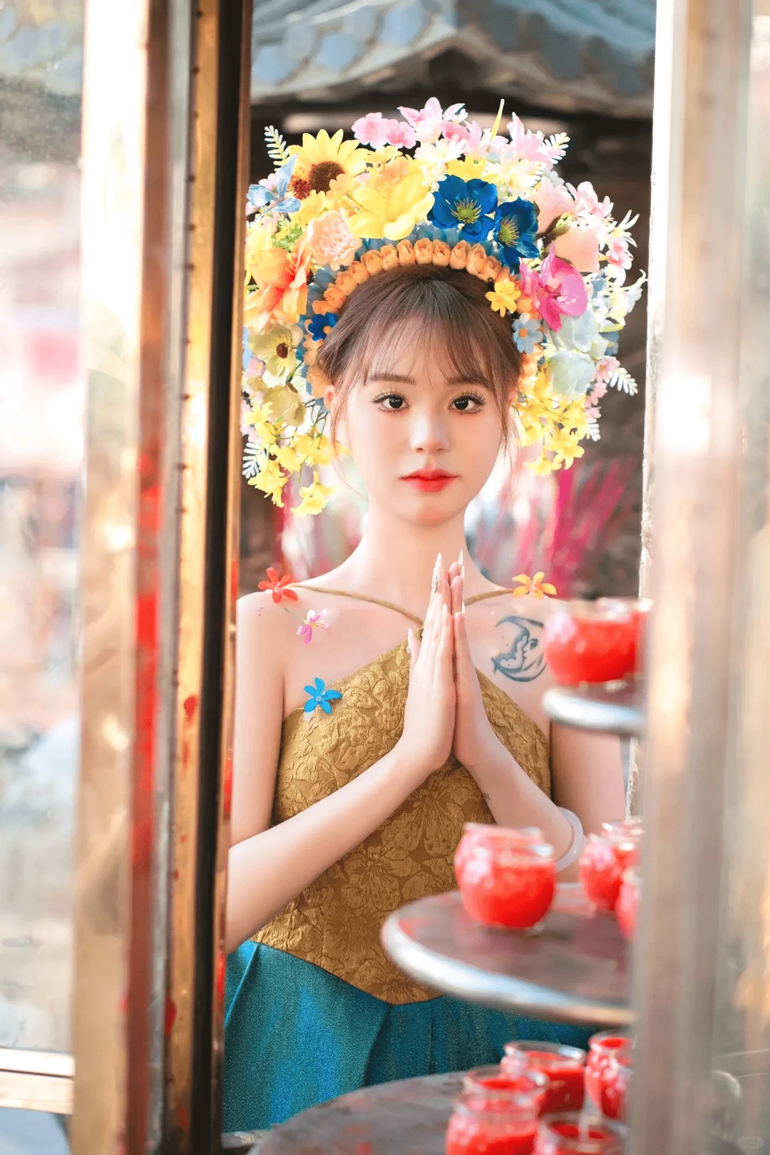 簪花与黄绿礼服的奇妙碰撞～