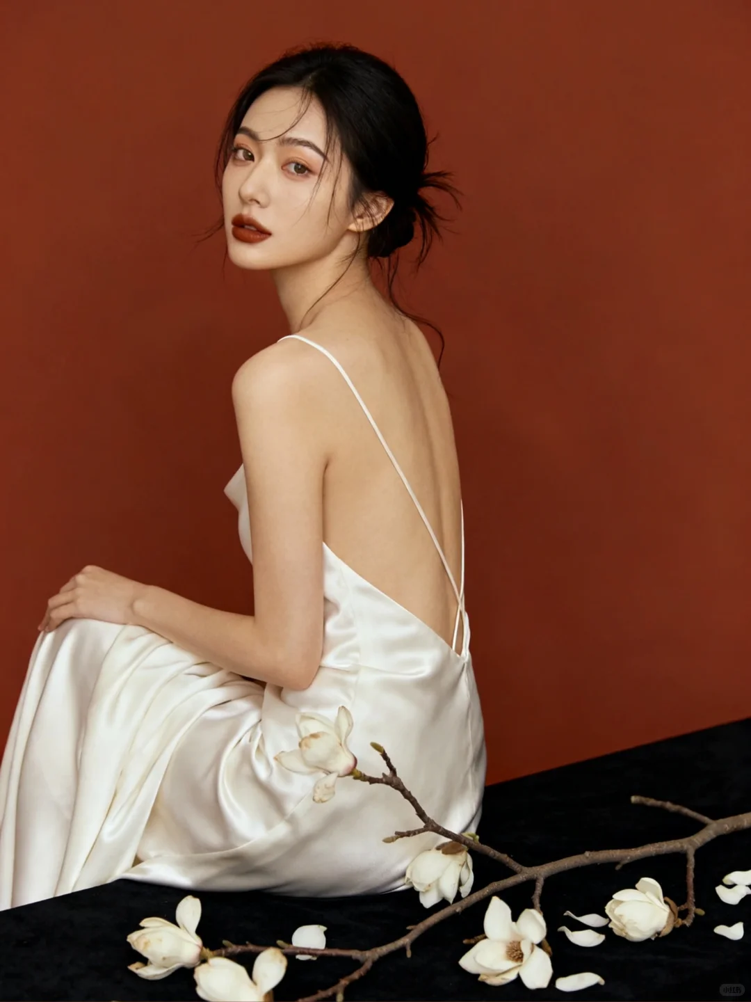 缎面裙与玉兰花的优雅碰撞🤍AI生成‼️