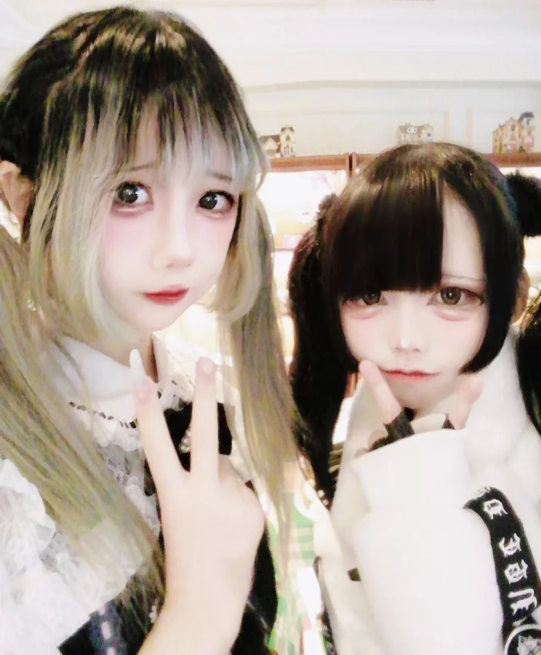 俩天使滴泪女孩子