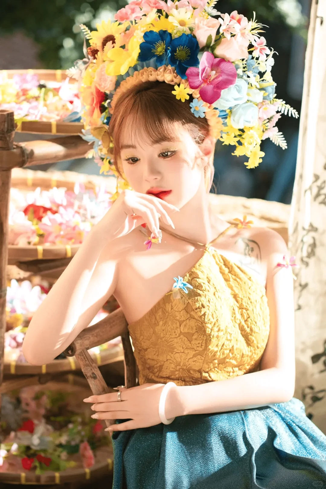 簪花与黄绿礼服的奇妙碰撞～