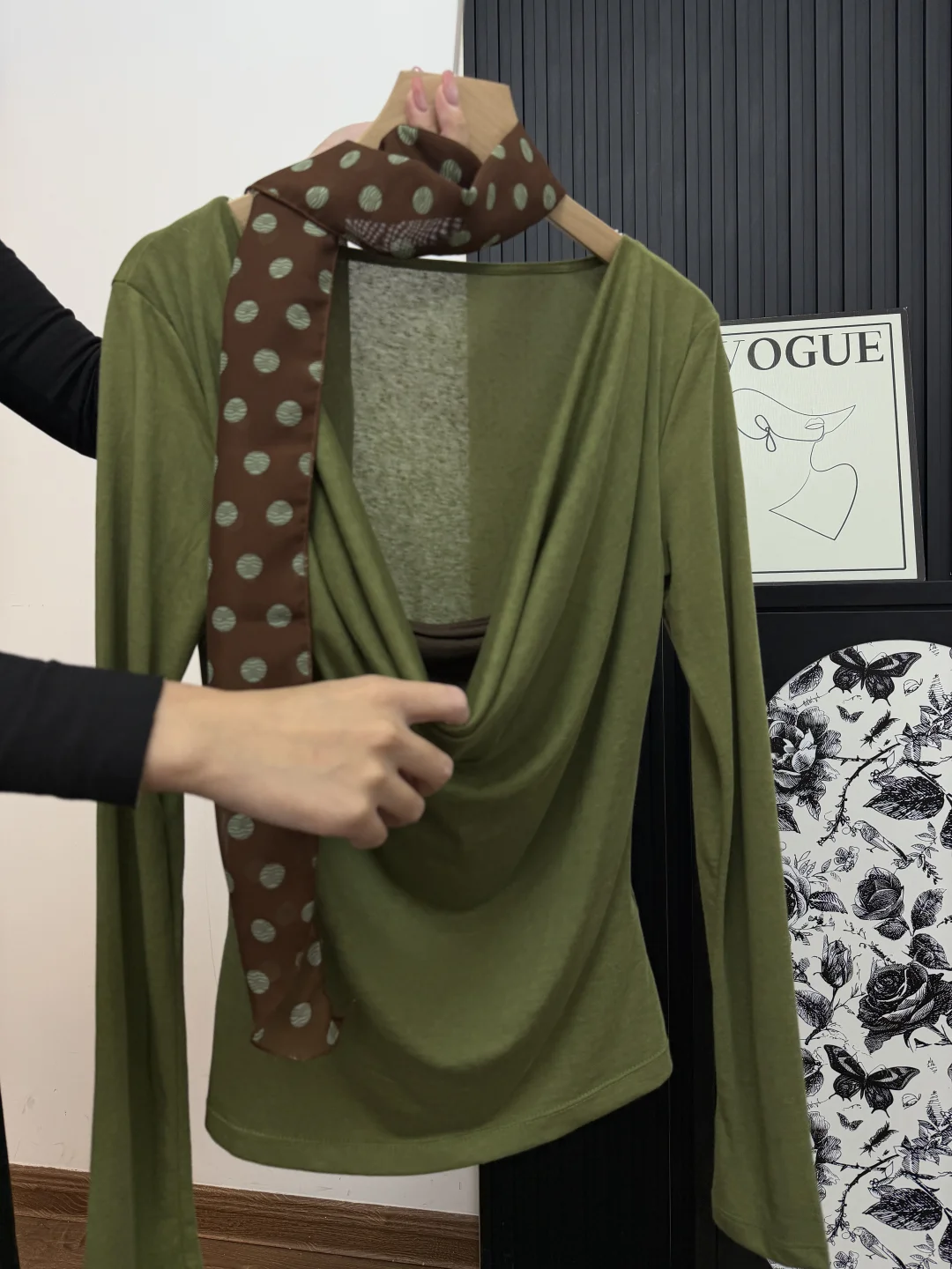 好爱随性慵懒感！搭配丝巾氛围感要溢出来了！