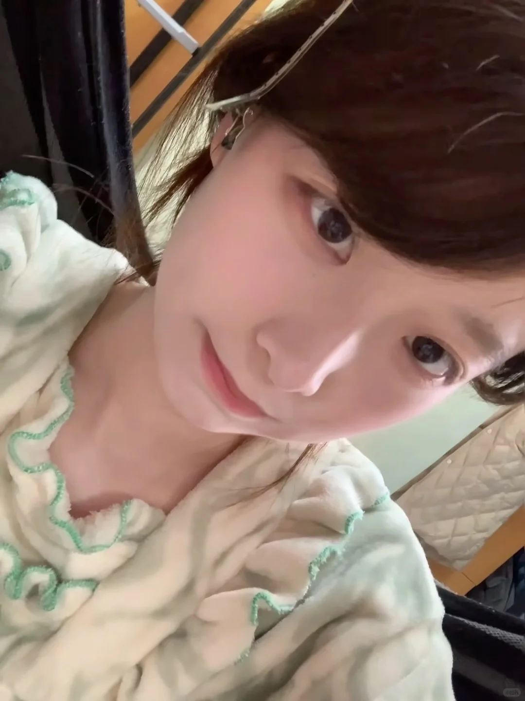 人 我的皮肤很好 你可以亲我