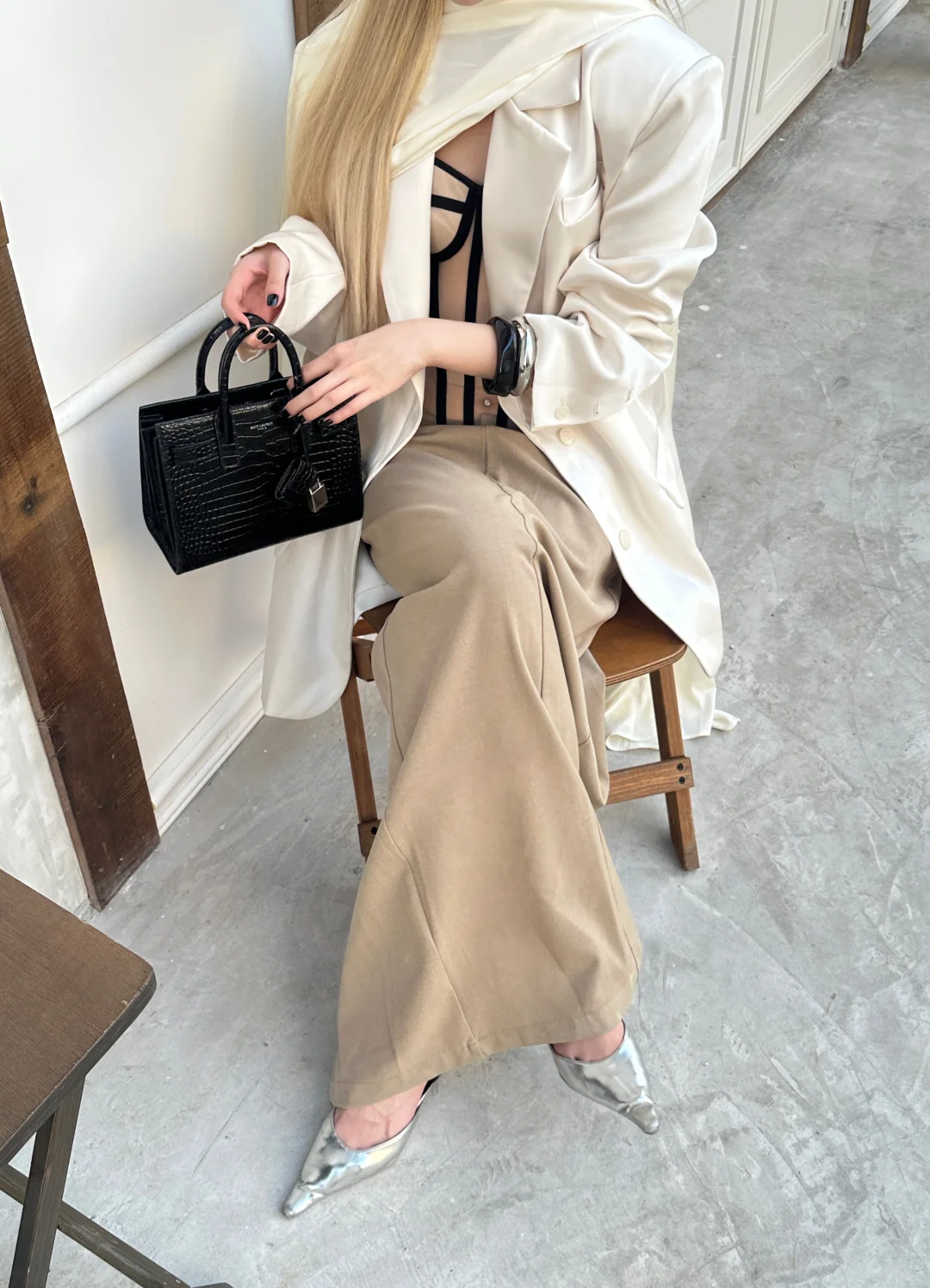 穿搭灵感｜金发和裸色胸衣的适配度