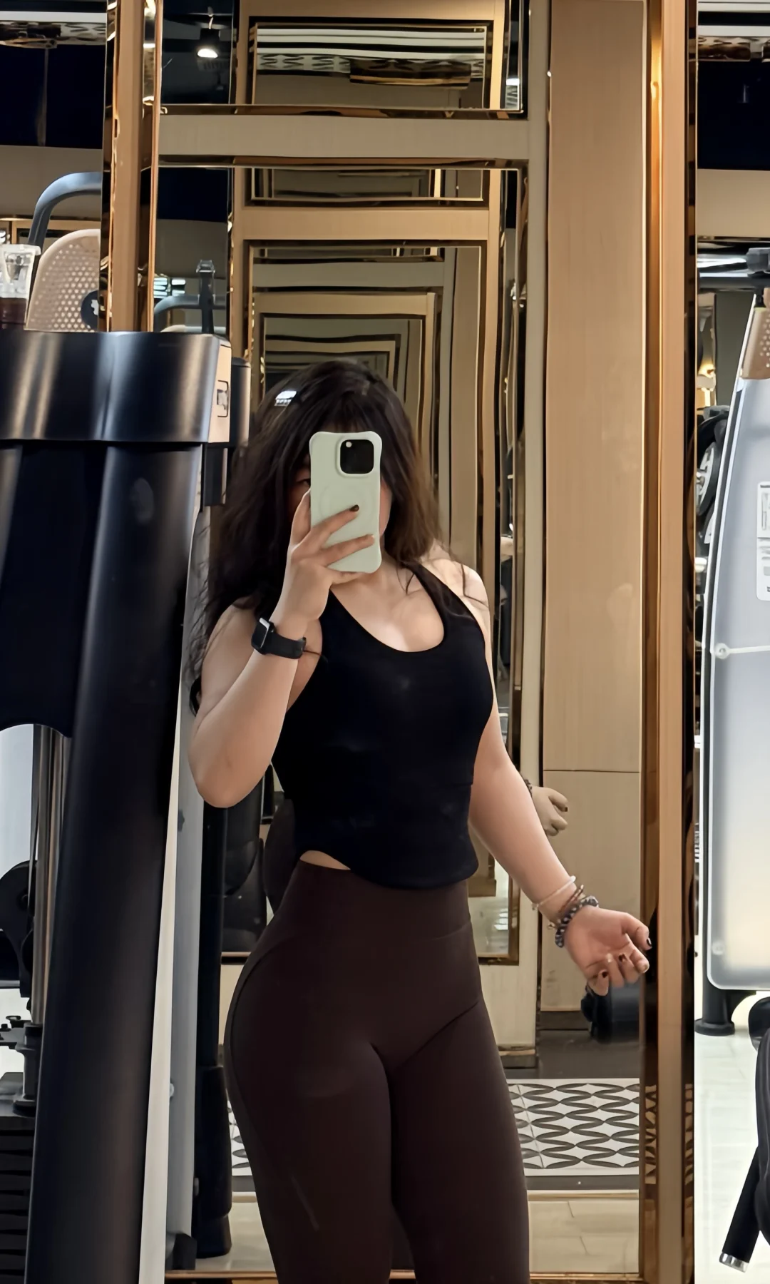 举铁手抖？装的，显柔弱