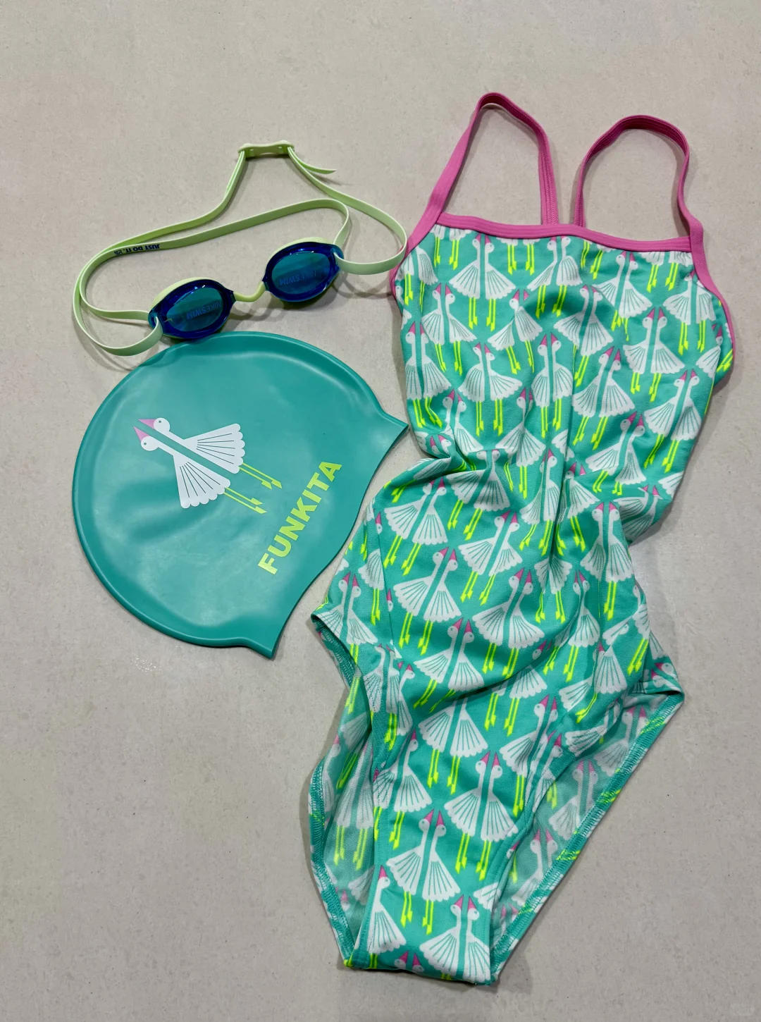 这件泳衣真的太少女了～～～