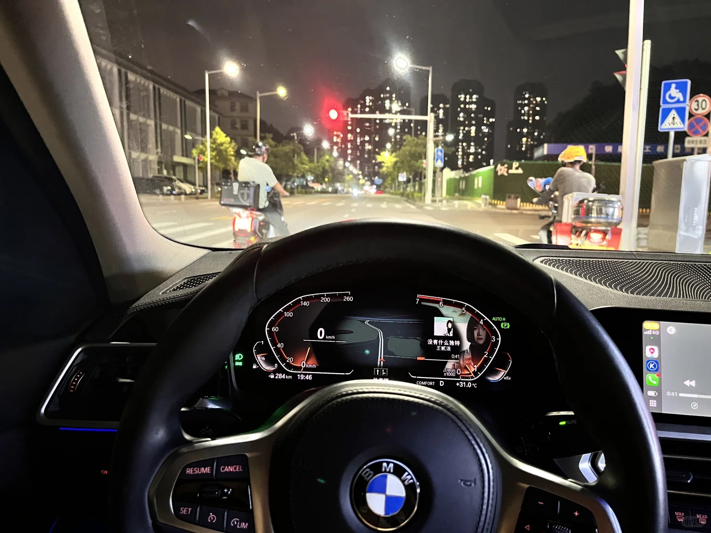 恭喜这位女士，游出了直角肩了🏊‍♀️