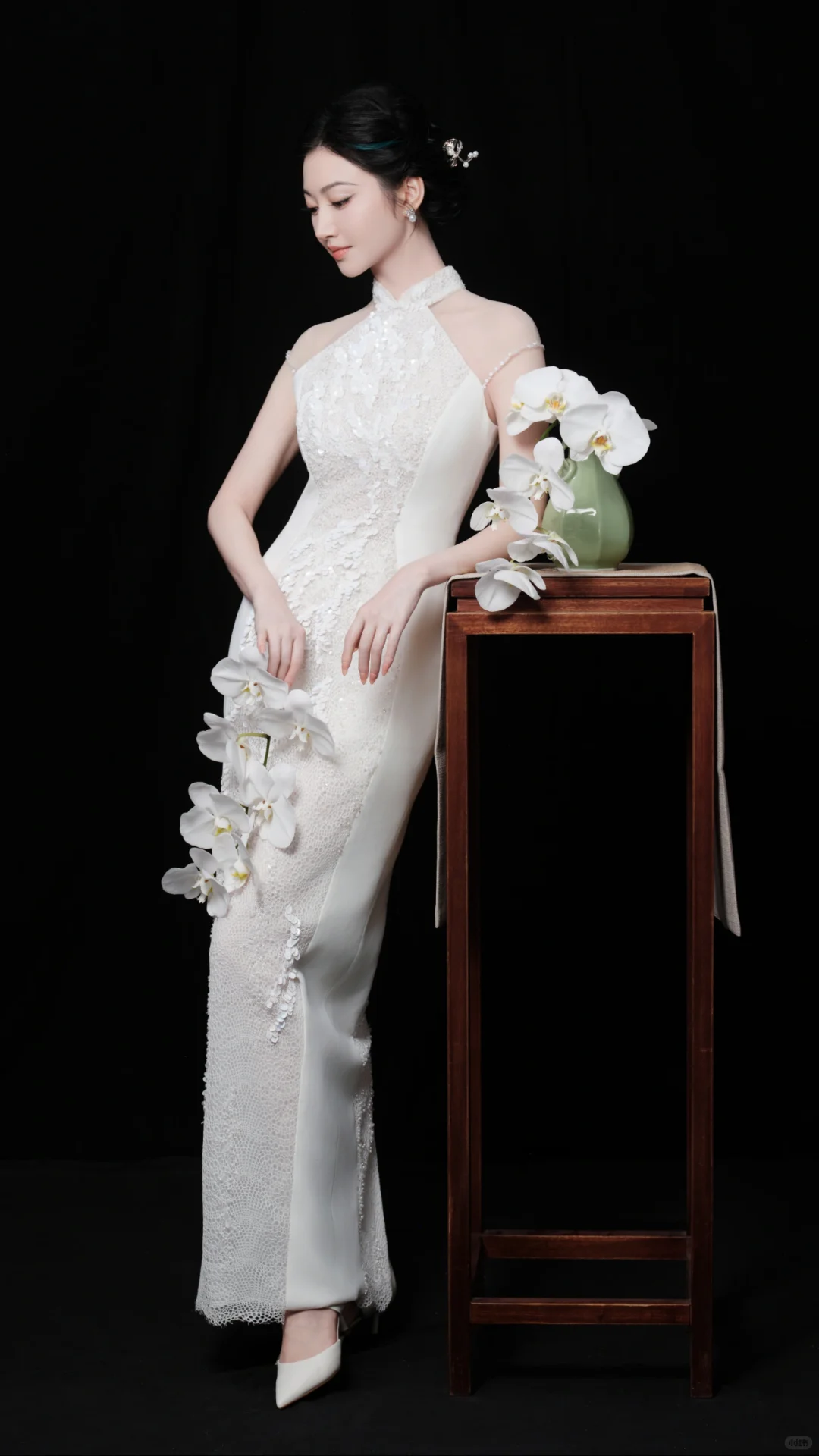 景甜｜露背挂脖旗袍，这也太美了！