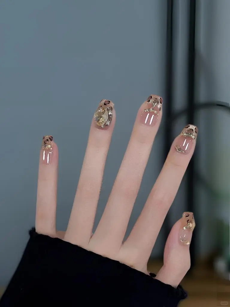 秋冬女神款裸色豹纹猫眼美甲