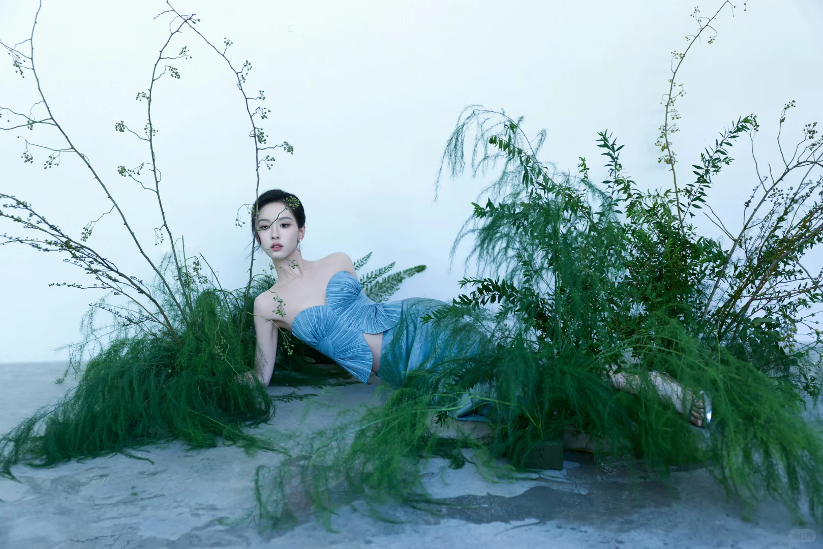 陈都灵今晚金鸡奖造型，优雅蓝调时刻～