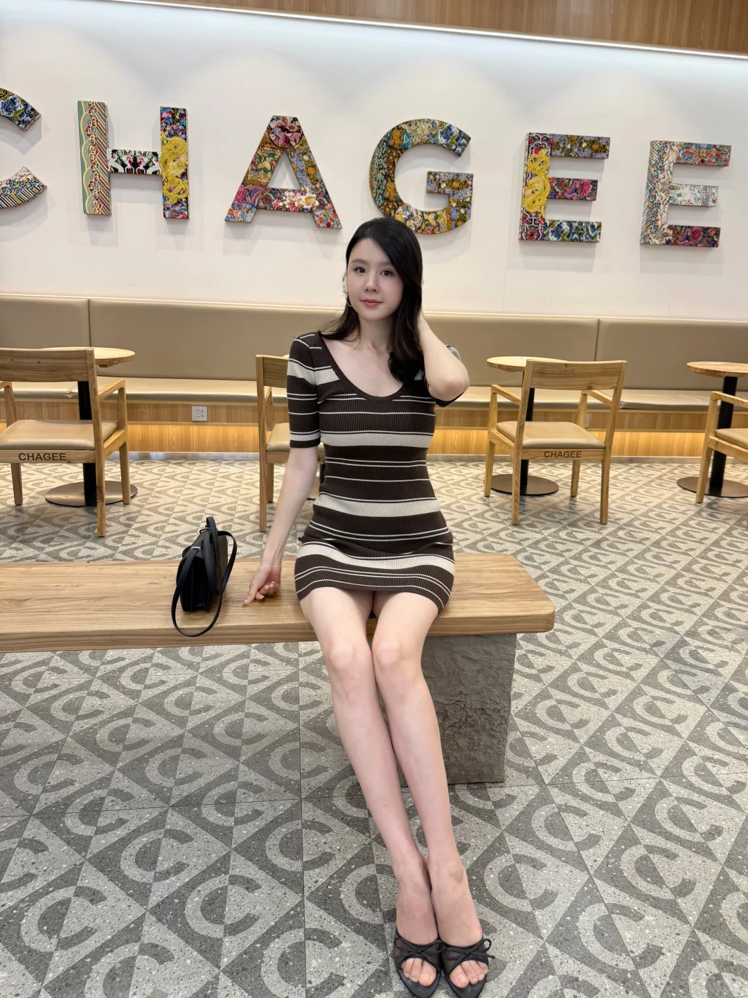 美女感很强的一条连衣裙｜包臀裙穿搭