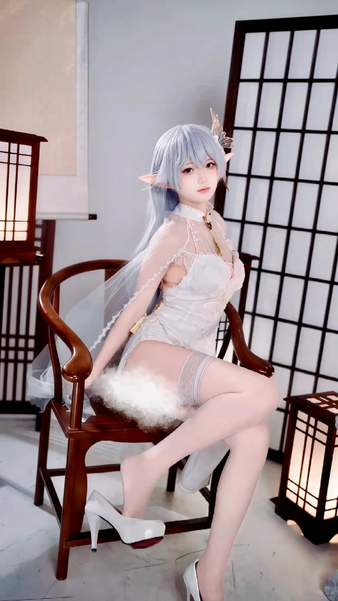 白丝与光影的邂逅：阿尔比恩cos的梦幻瞬间✨