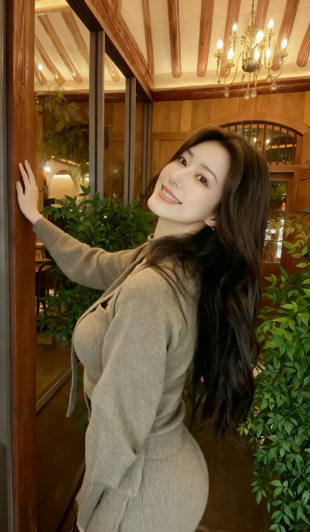 她好像知道自己很美，又好像不知道