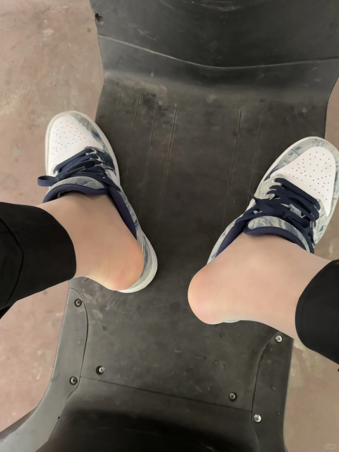 嘿嘿今天白丝出门！