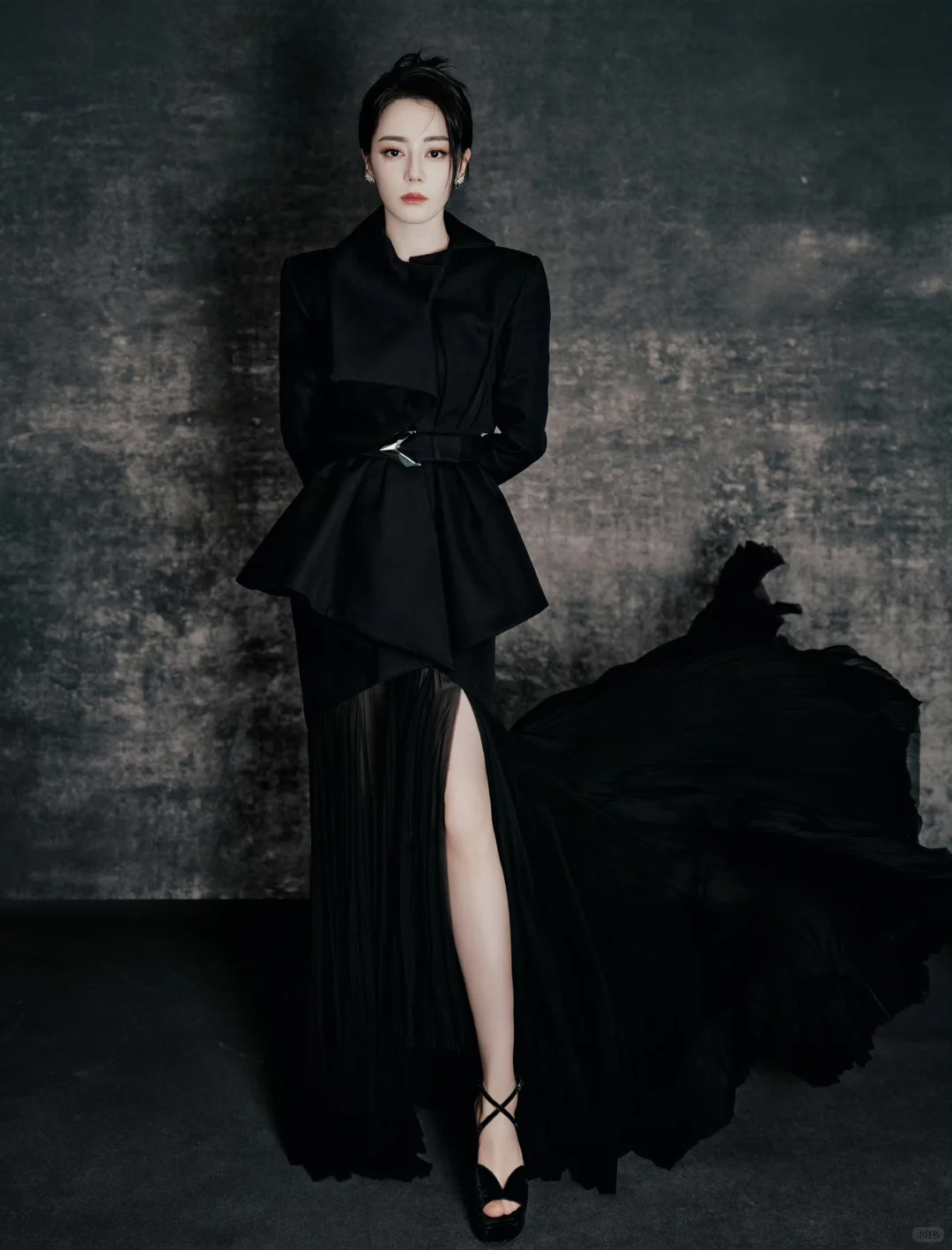 迪丽热巴红星美凯龙品牌活动写真美图！