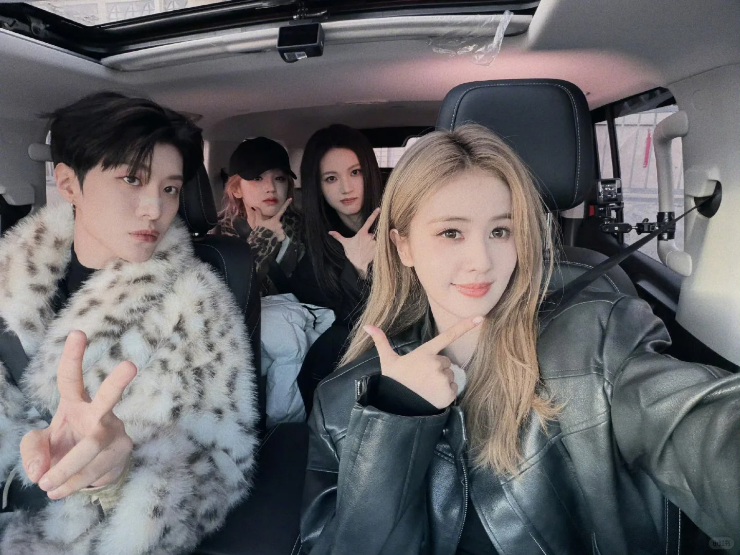 风景好美人更美😍