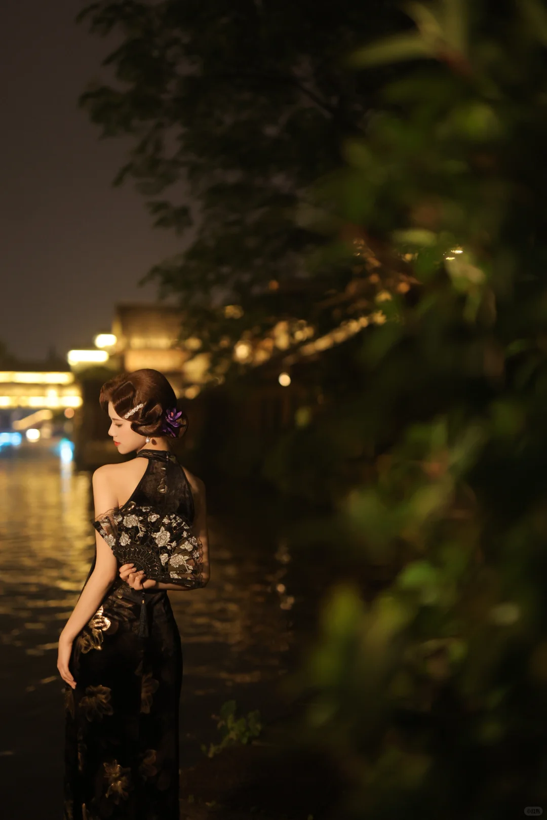 衩间摇曳的不是风月，是暗夜里盛放的牡丹