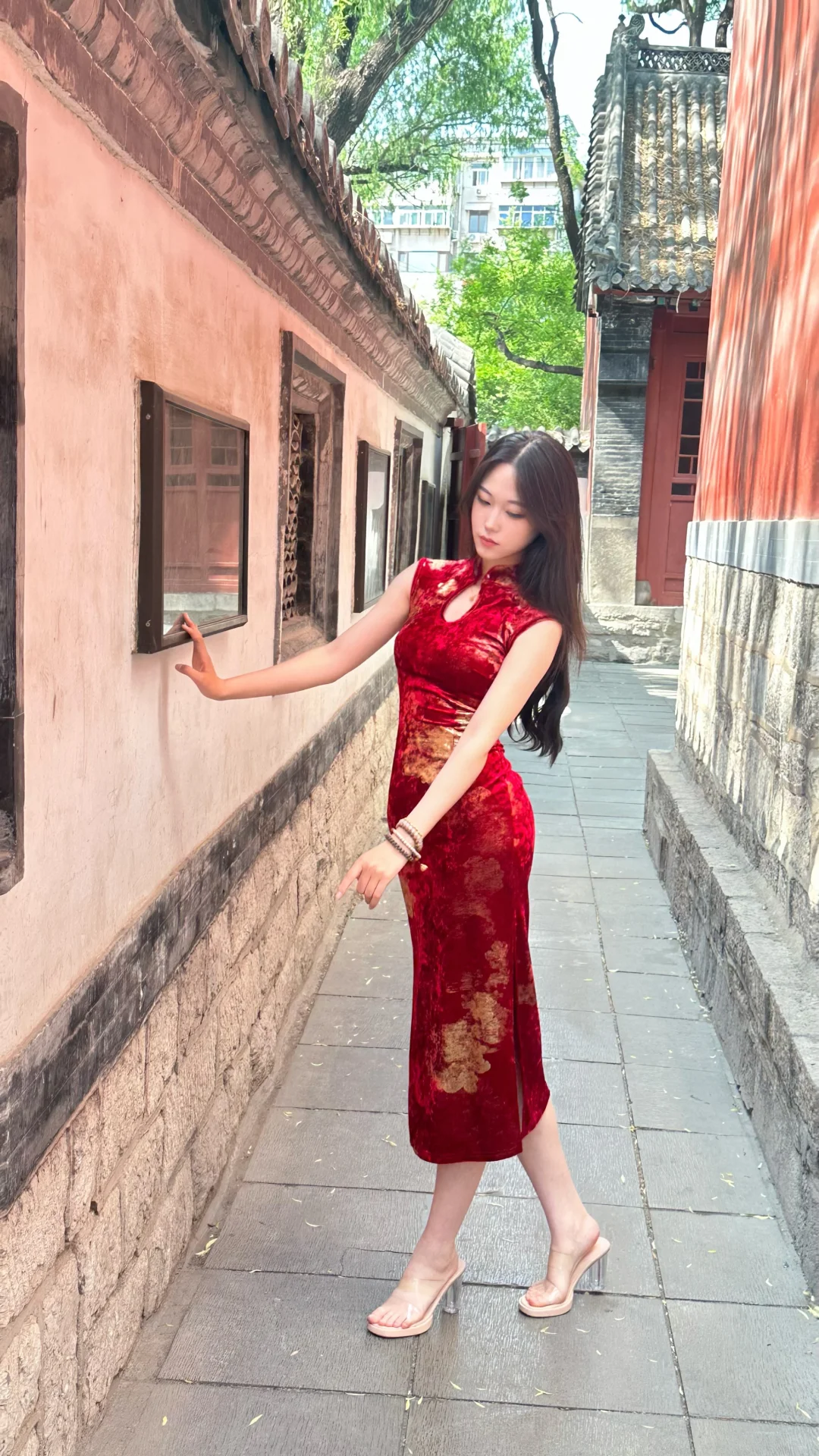 “旗袍与趵突泉”