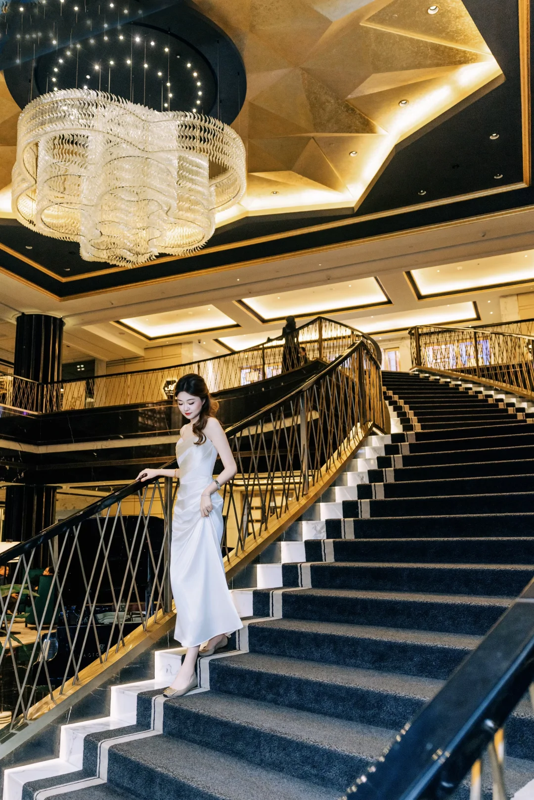 📷酒店走廊变身秀场？教你拍女明星下班神图