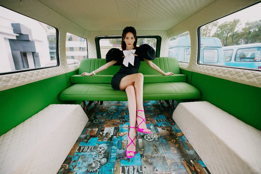 金晨美腿大赏！就整个被美呆住