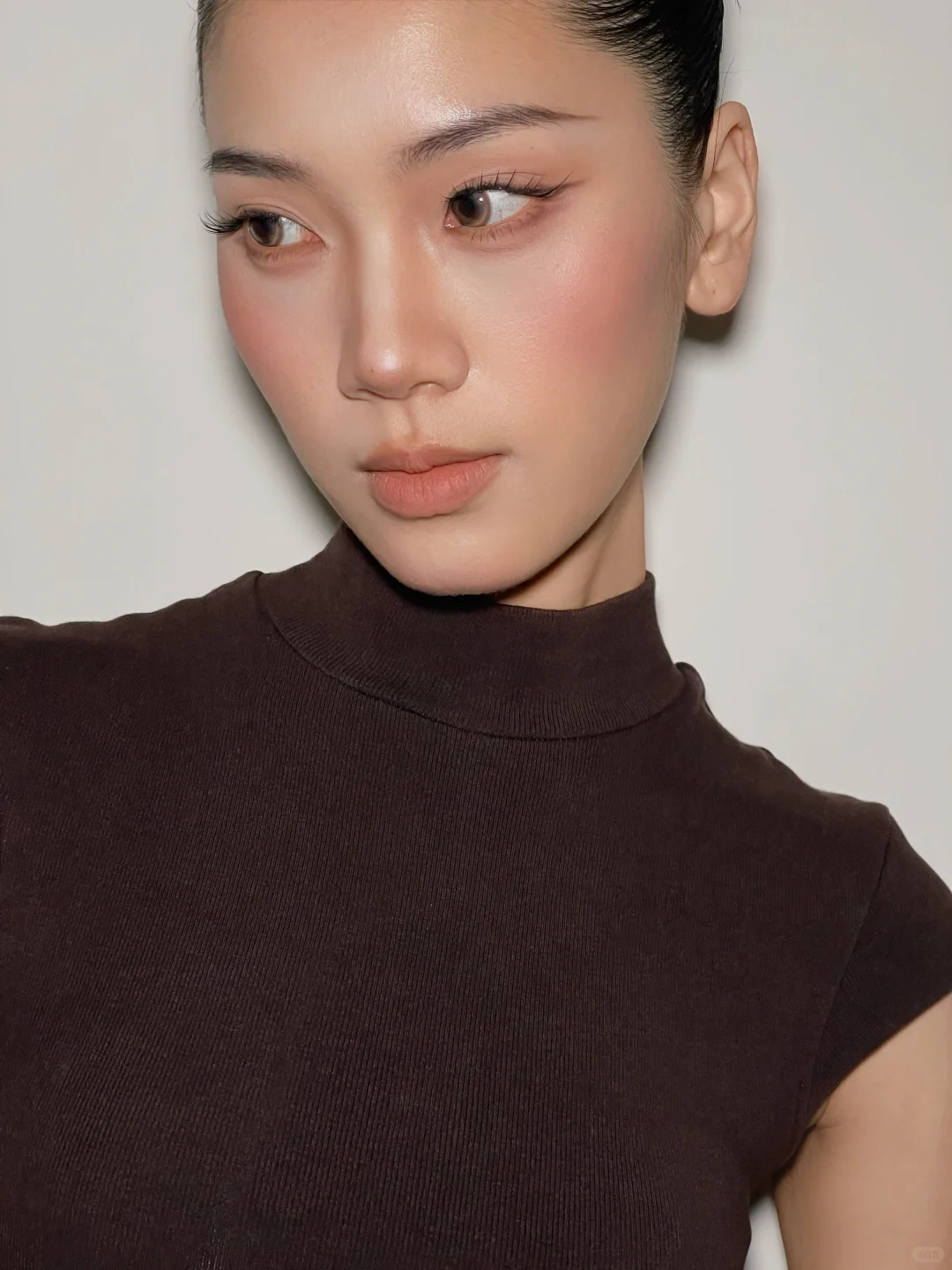 用最淡的妆化高级的脸