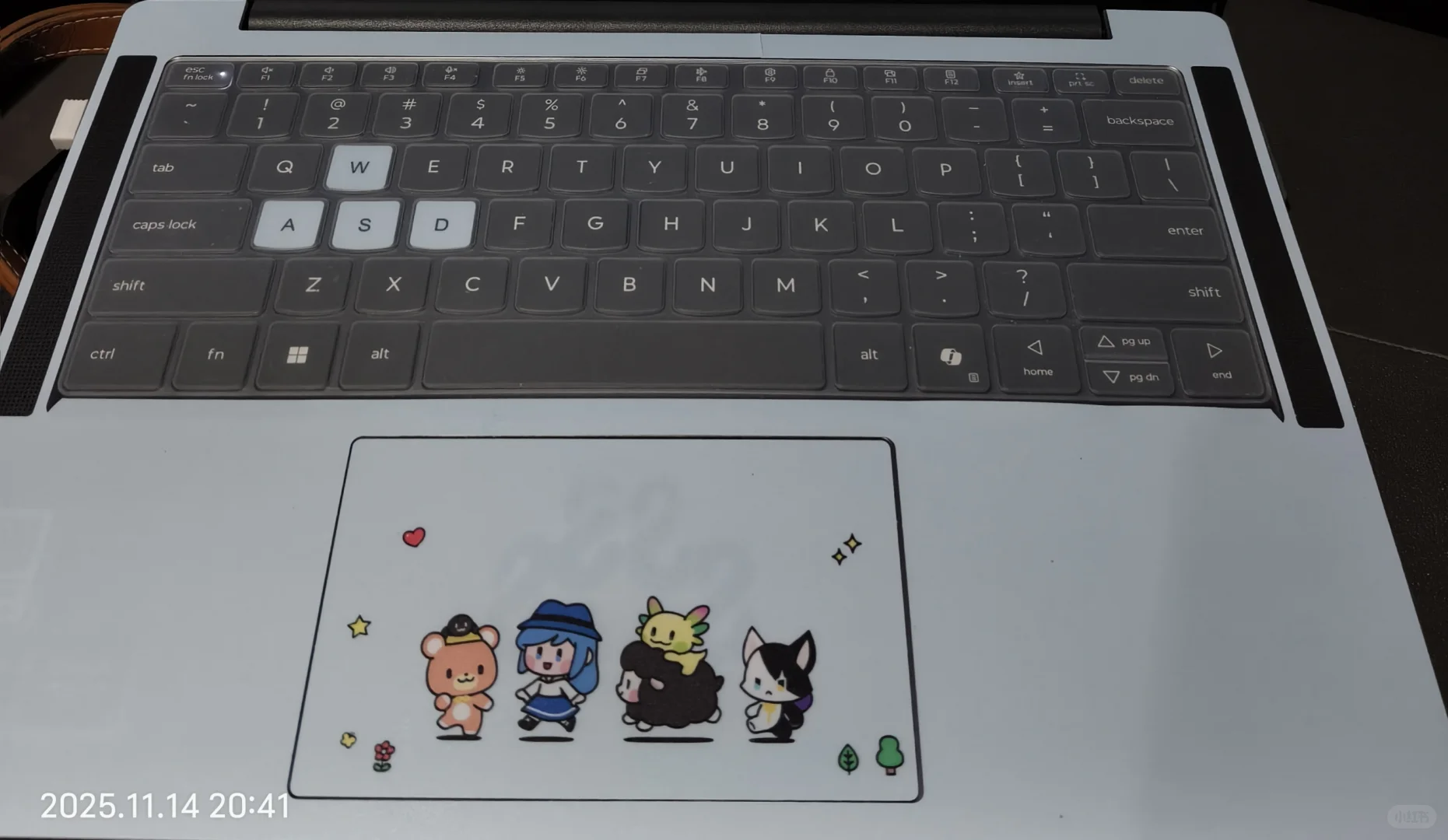 用【洛奇】壁纸，自制电脑贴纸教程