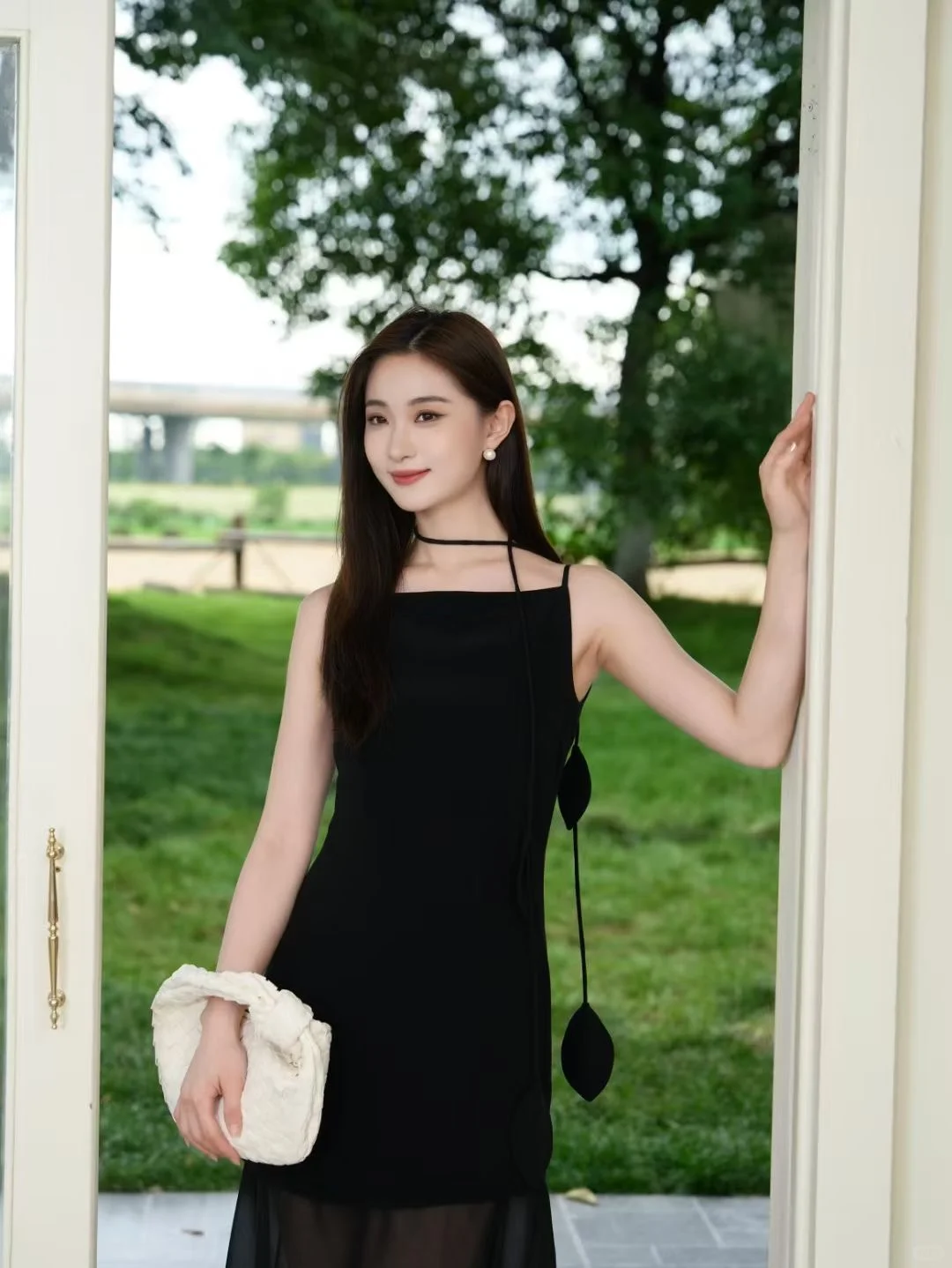 气质小姐姐的夏日浪漫穿搭