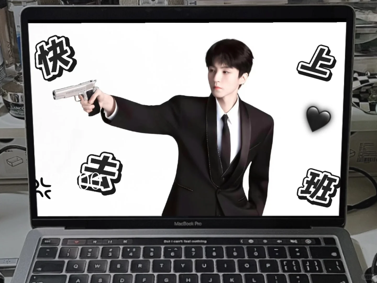 俊凯喊宝子们上班 学习啦!!快去!|桌面壁纸