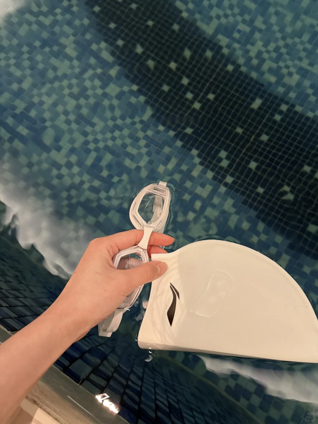 巧了你也穿了白色入镜🏊🤍