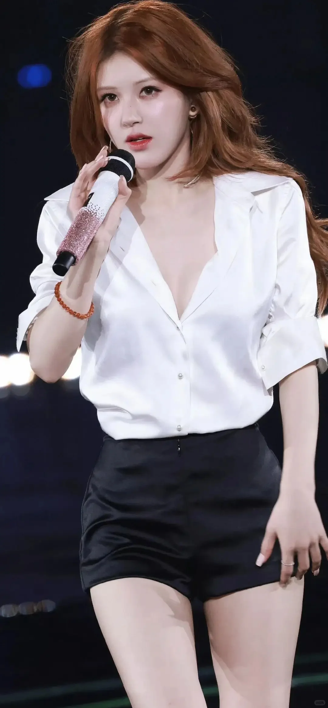 赵露思生日见面会御姐风十足简直直勾人心弦