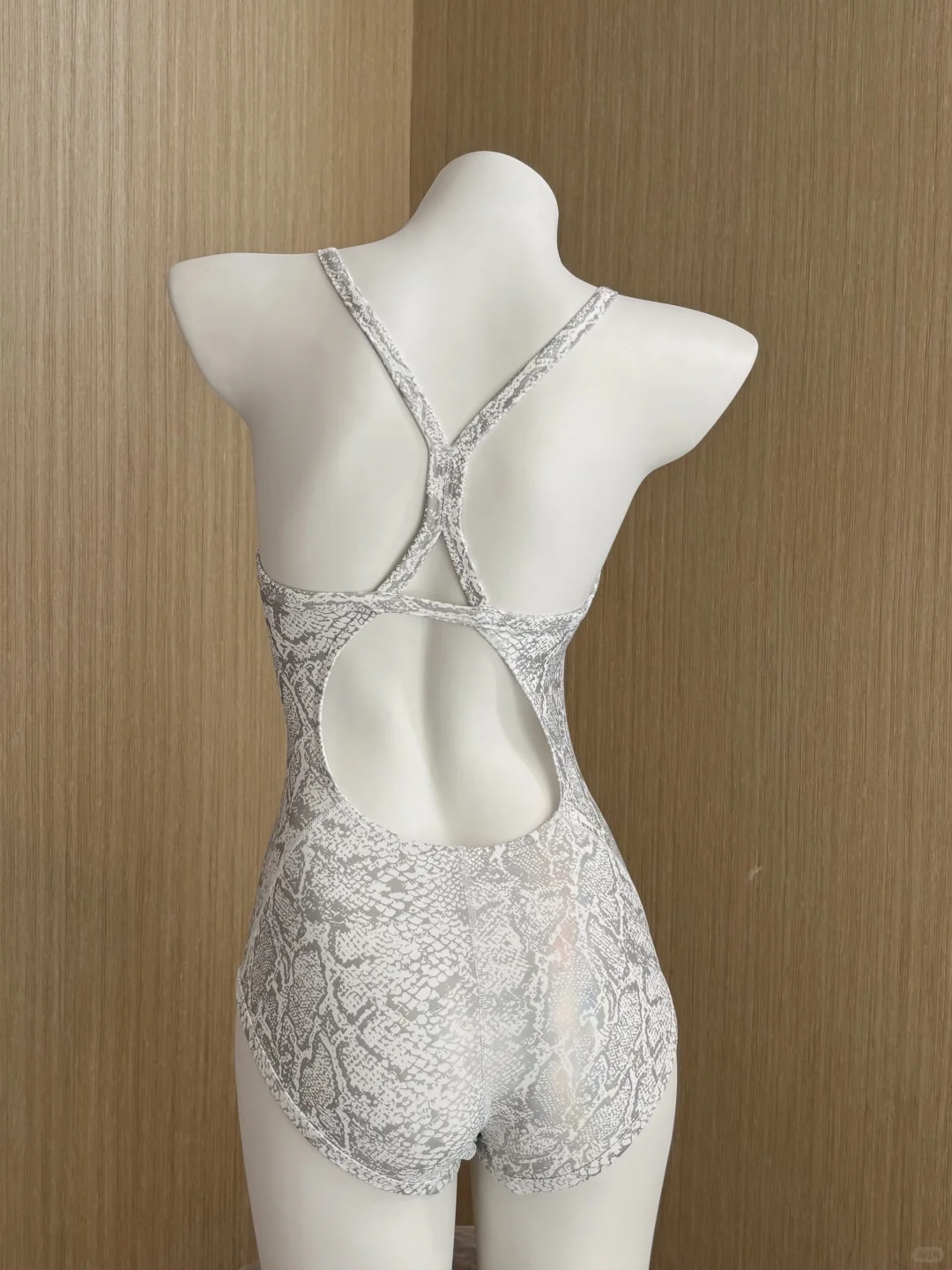 白蟒上身，清冷感杀疯了🤍